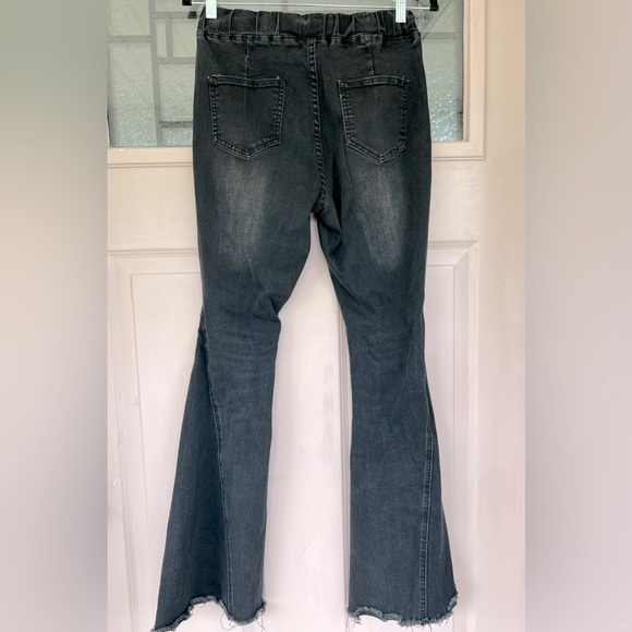 Black Flare Jeggings Distressed Raw Hem Pull-On Pants Size M - Picture 2 of 4